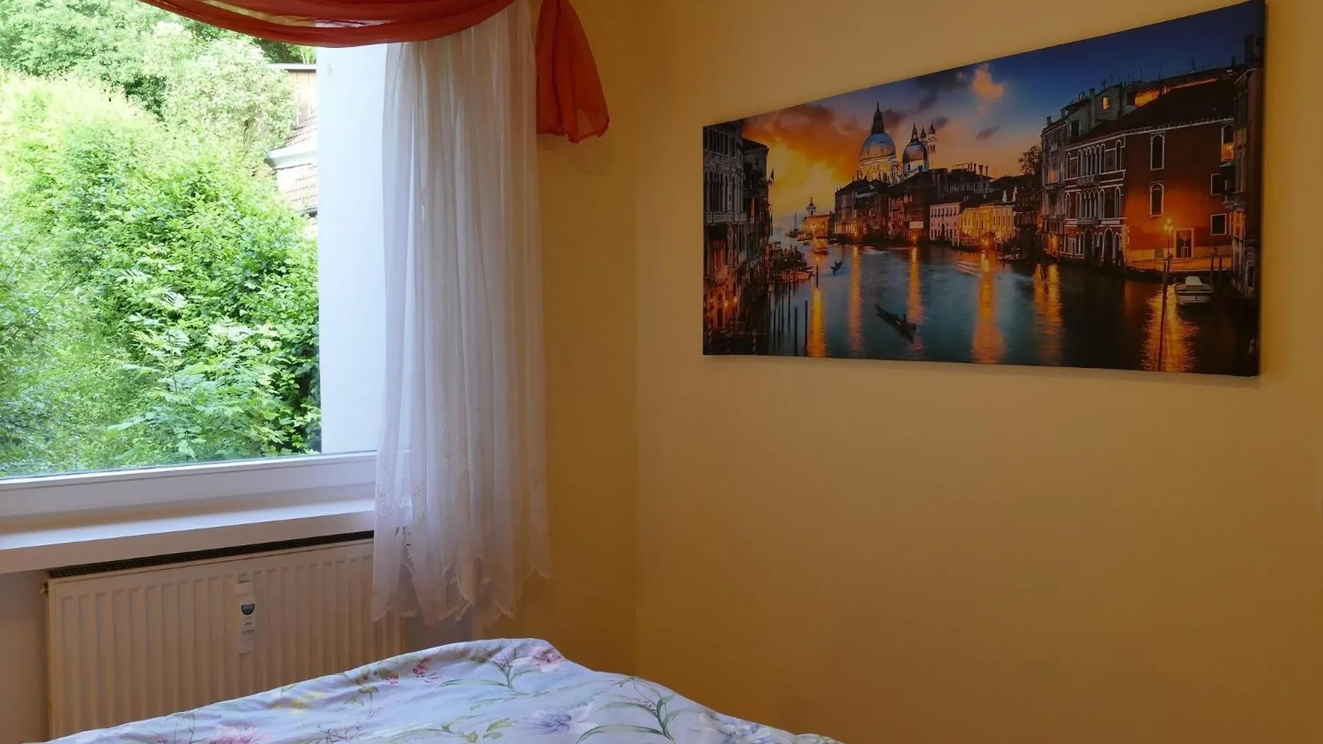 Ihre Fewo Mit Kunst Und Design Mitten In Heiligenstadt Heiligenstadt in Oberfranken Apartment